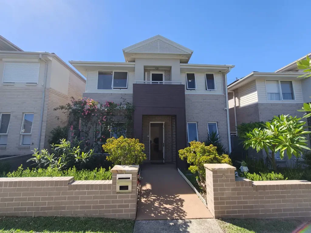 Spacious and light-filled family home offers open-plan living with solar panels installed!!!