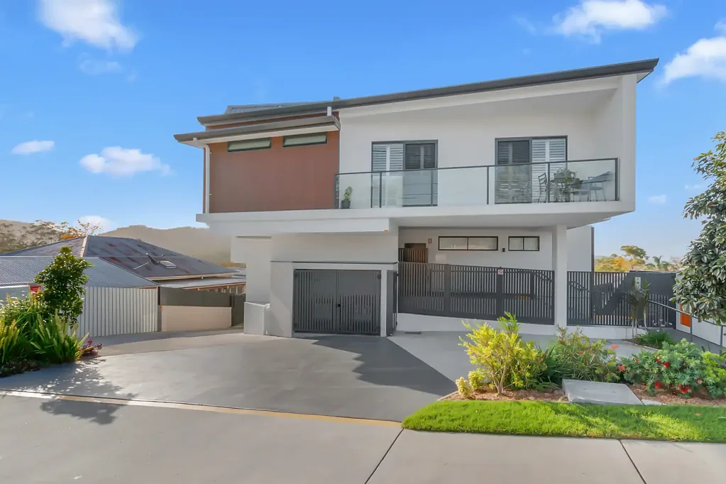 “The Prominence” – Sophisticated Inner-City Living with Mt Coot-tha Views