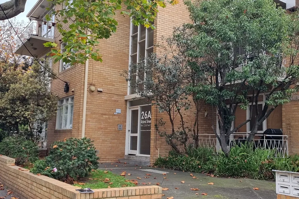 Charming Two Bedroom Apartment in the Heart of St Kilda