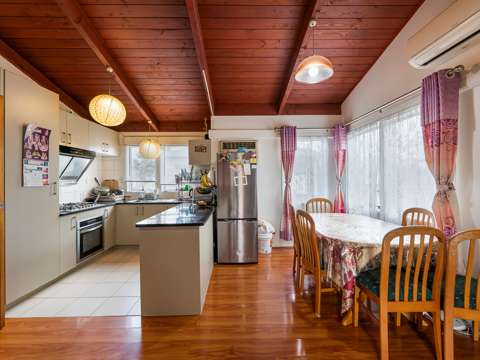 Henderson 3房  Urgent Sale Required!
