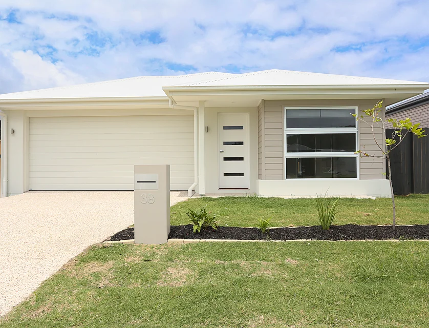 38 Jim Davidson Boulevard, Belivah, Brisbane - Southern Region, 4 rūma, 2 rūma horoi, House