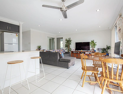 1 / 35 Avalon Drive (access from 19 Brearley Court), Rural View, Mackay, 5 Kuwarto, 3 Banyo, Apartment