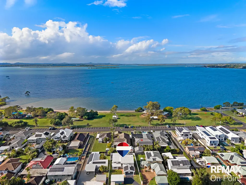Victoria Point 4房  拥有水景、游泳池、储物间和923平方米的卓越空间  Dual Living with Water Views, Pool, Shed & Exceptional Space on 923sqm