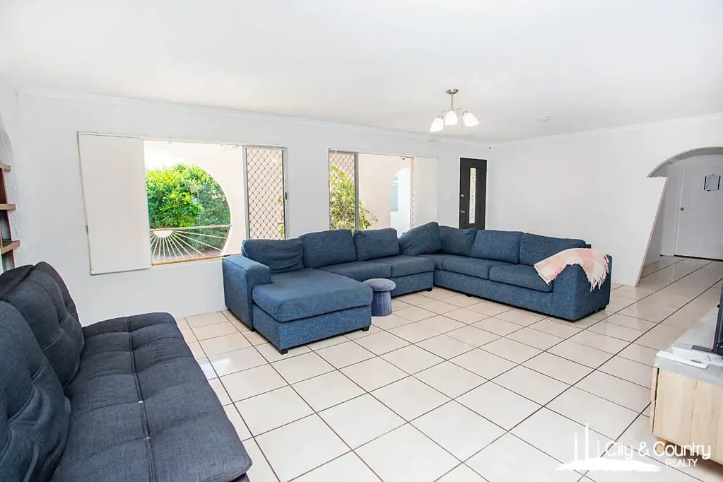 Mount Isa 4chambre There’s Nothing Plain About 13 Jane!