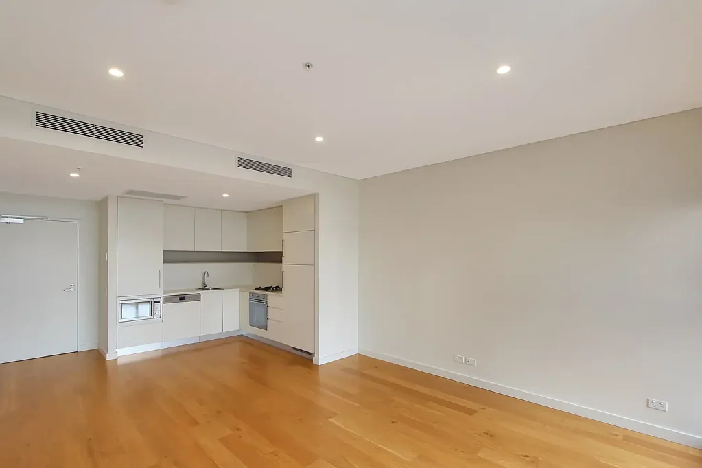 Sunny and Warm One Bedroom!