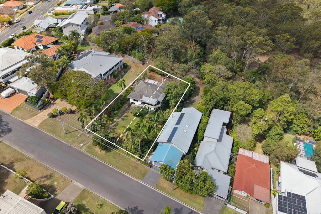 Ashgrove 3कमरा A Rare Ashgrove Landholding Backing Directly onto Banks Street Reserve