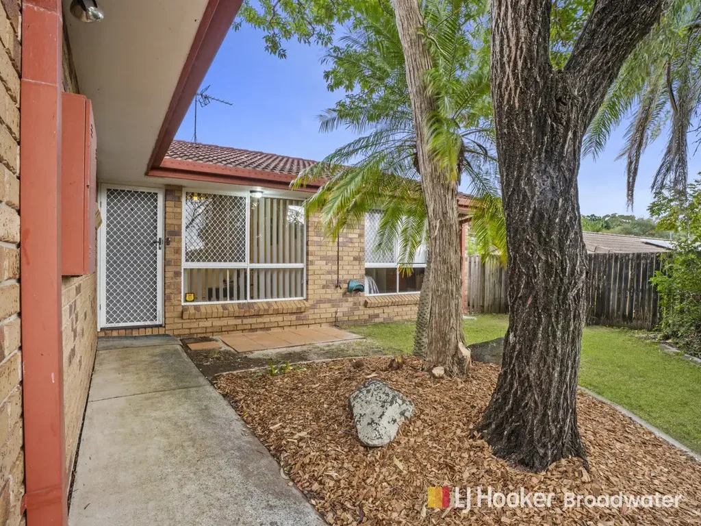 Labrador 2 Bedroom LOW MAINTENANCE SINGLE LEVEL DUPLEX - READY FOR YOU TO MAKE IT HOME