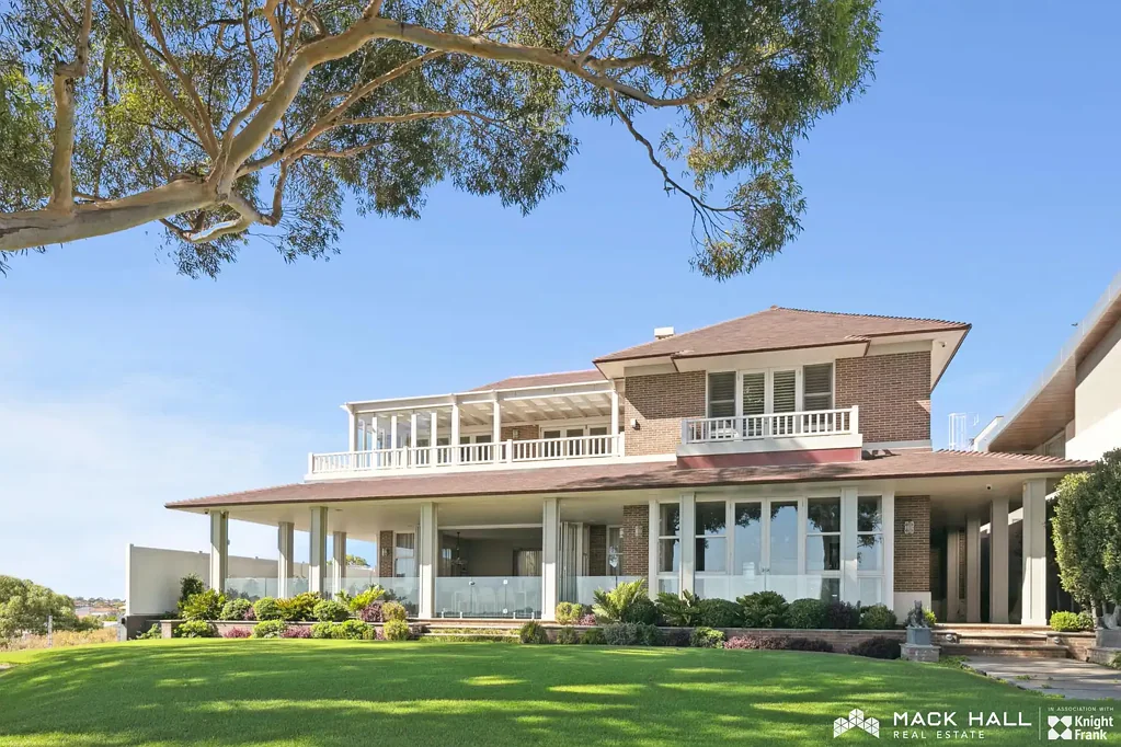 Mosman Park 4 Bedroom Clifftop Mansion. Spectacular Views.