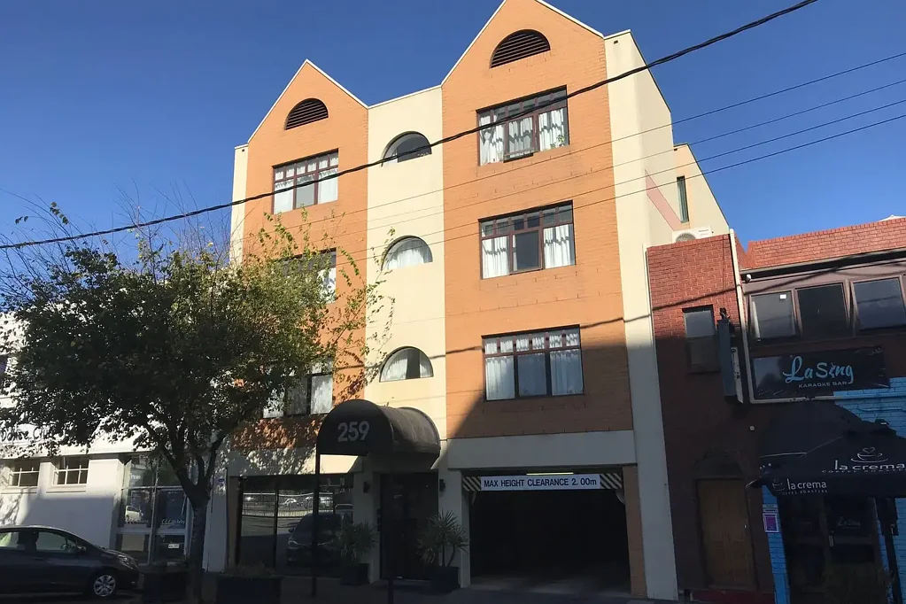Modern 1-Bedroom Apartment in the Heart of Adelaide