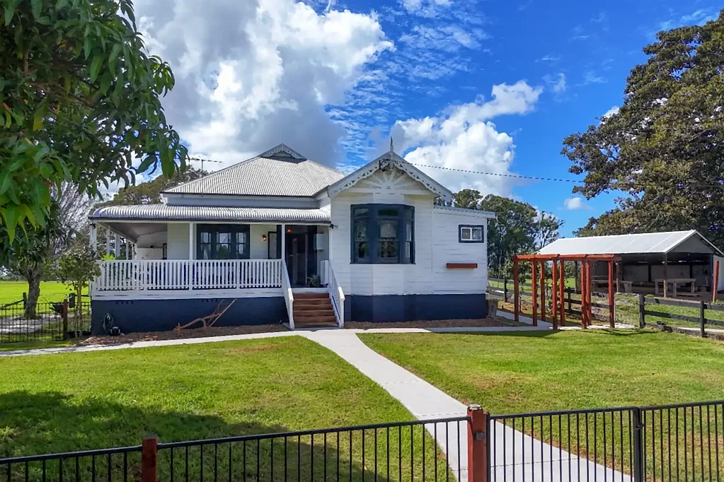 Bellimbopinni  Classic Country Charm, Beautifully Reimagined Rural Acreage
