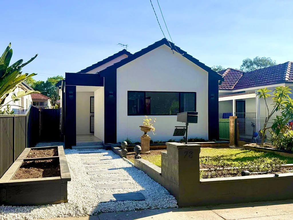 CHARMING FAMILY HOME IN AUBURN!!