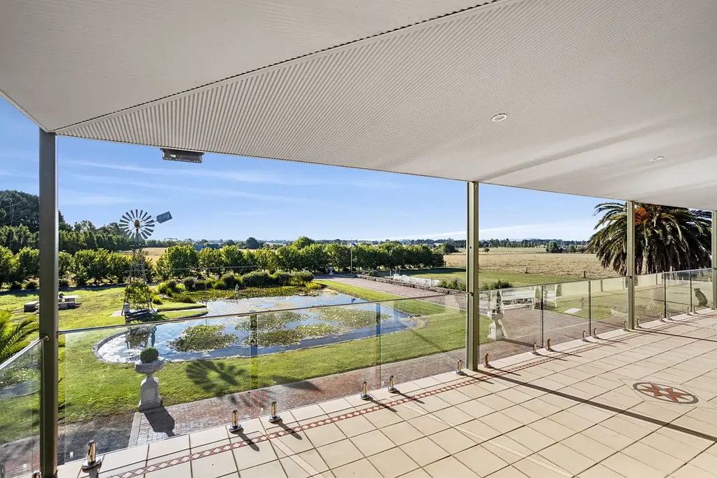 Kyneton 4ห้องนอน Long Settlement Considered for the perfect property to live, work and play