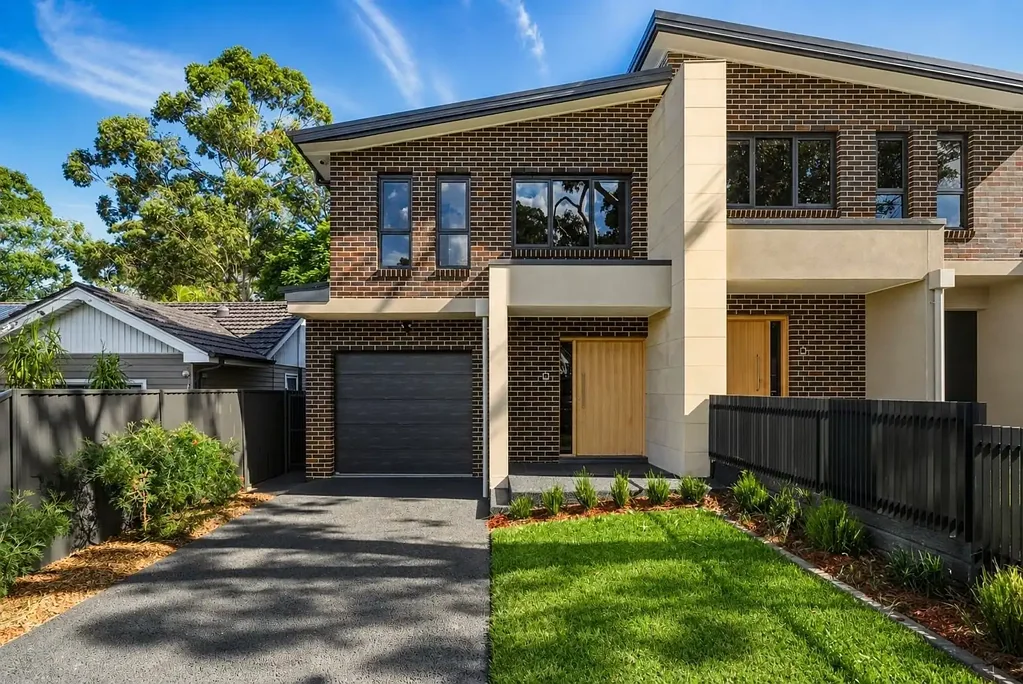 West Ryde 5 Slaapkamer Double Brick Duplex | Concrete Slab Construction | High-End Finishes