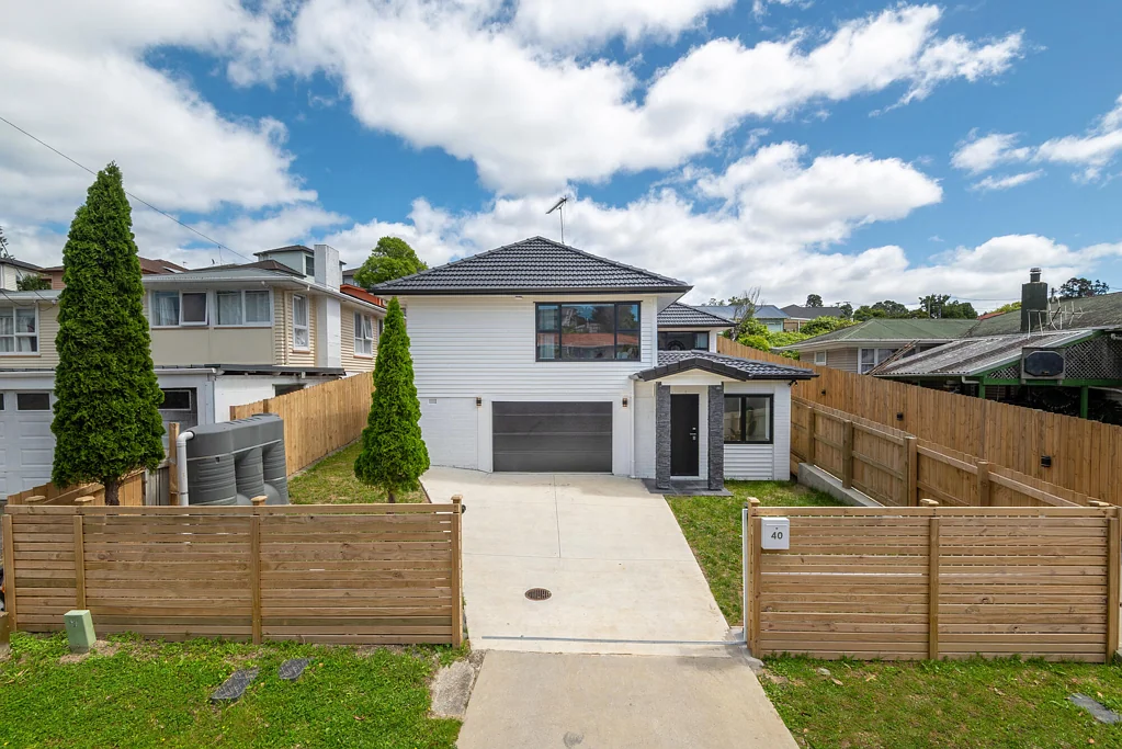 Mount Roskill 4房 全面翻新家庭住宅！多起居区设计，兼具灵活性与独立性，宽敞舒适，临近学校/超市/高速公路！ Owner ready to move! Bring your Offers!