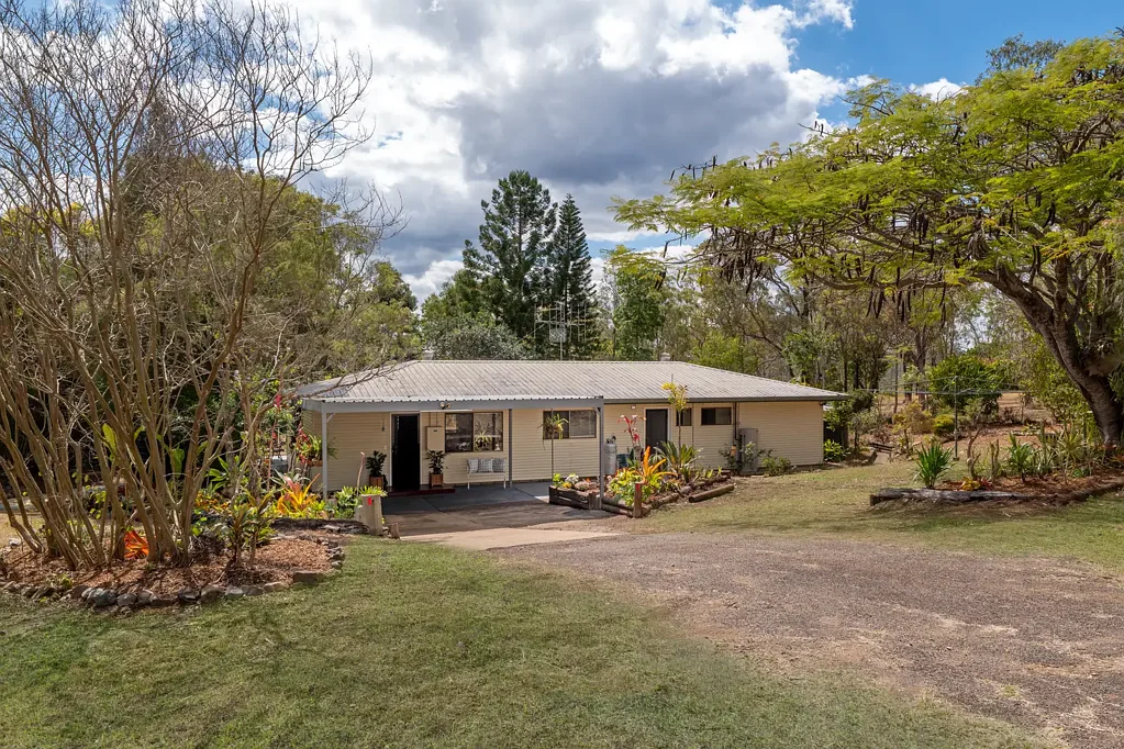 Kilkivan 3Kwarto First Time Offered in Almost 26 Years - Renovated Country Living with Serious Shed Space