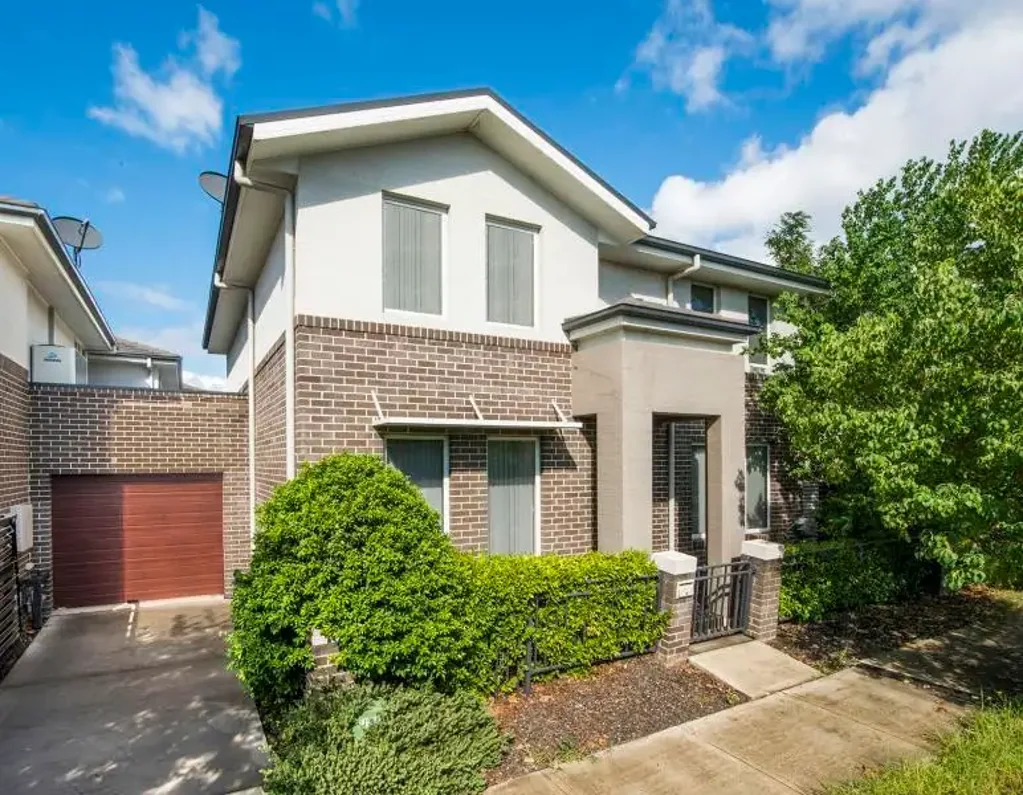 Stylish 4 Bedroom Home – Walk to Train & Westfield!