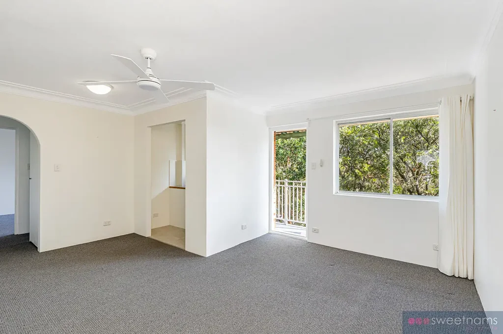 Sunlit Top Floor Apartment with District Views in Prime Manly Location