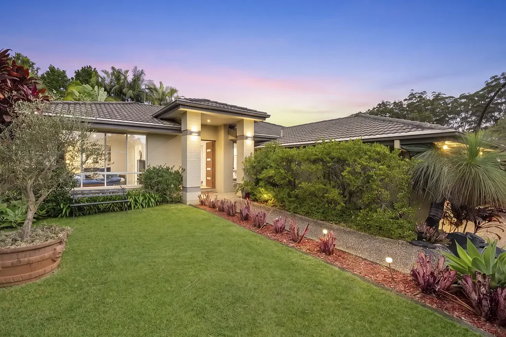 Boambee East 4房  Spacious Family Home with Exceptional Flexibility