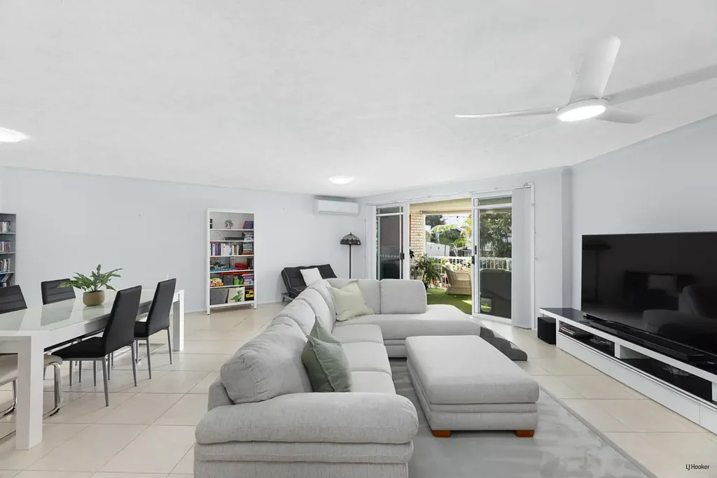 Coolangatta 3房  Spacious 3-Bedroom Apartment in Coolangatta with Direct Access to Goodwin Park