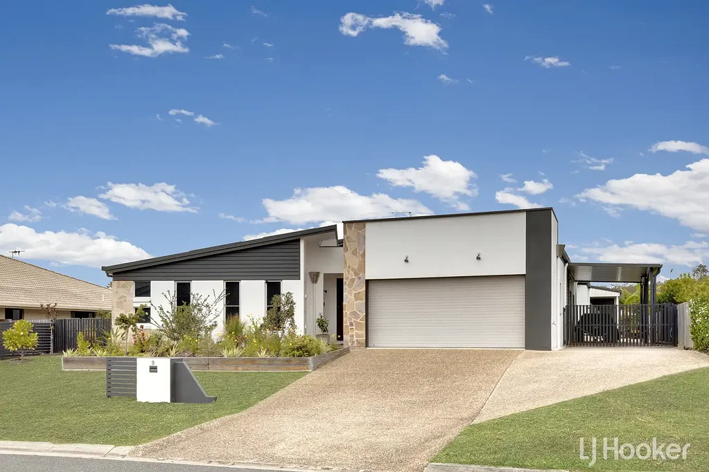 Glen Eden 5ਬੈੱਡਰੂਮ SPACIOUS FAMILY LIVING ON A GENEROUS BLOCK WITH A SHED AND POOL