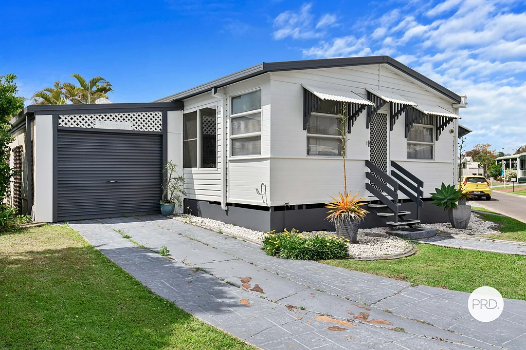 21 Palm Avenue, Eli Waters, QLD 4655