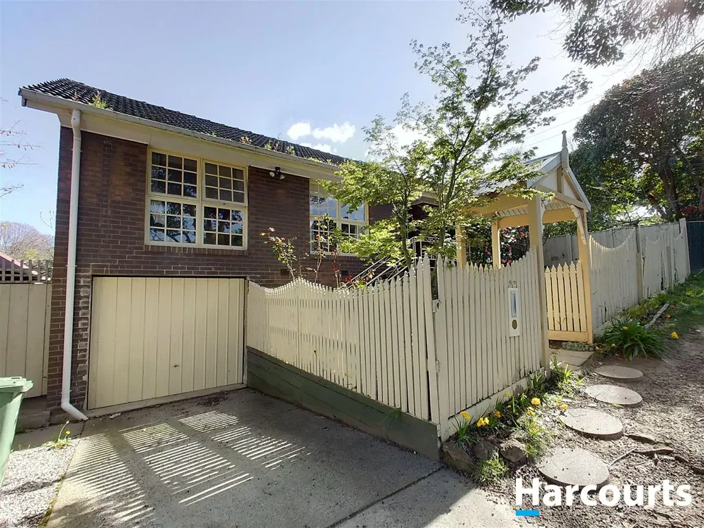Lovely home near Eastland Shopping Centre