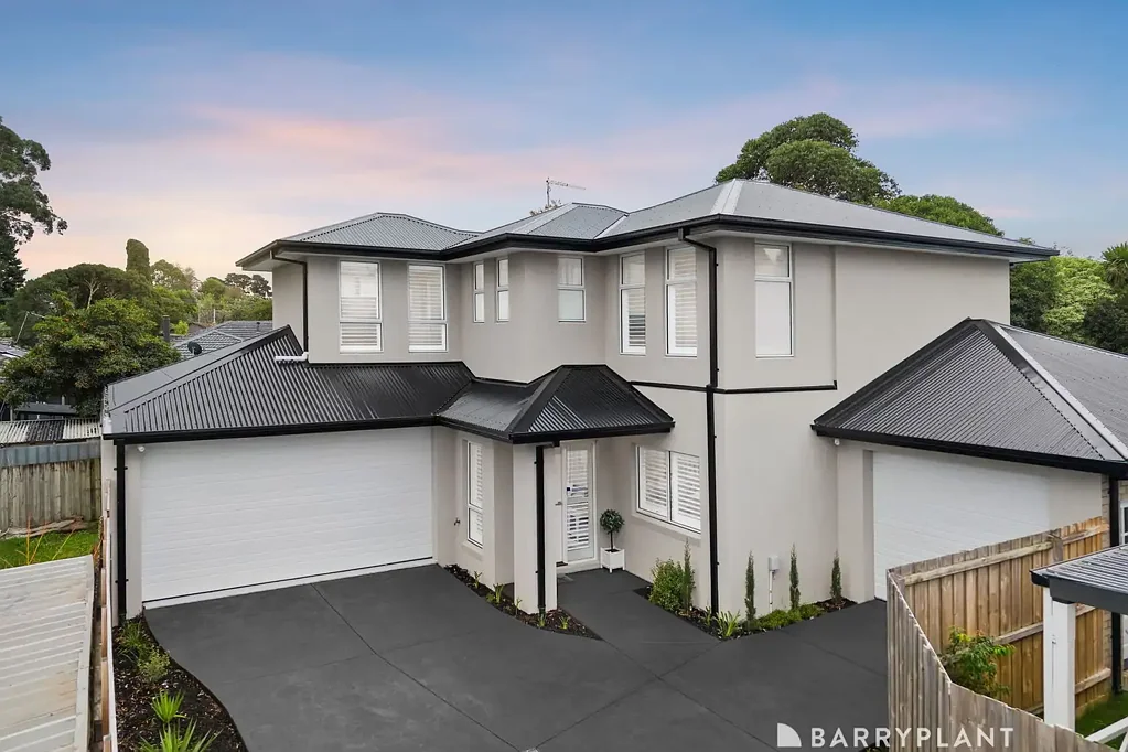 Knoxfield 3房  Stunning Near New Townhouse