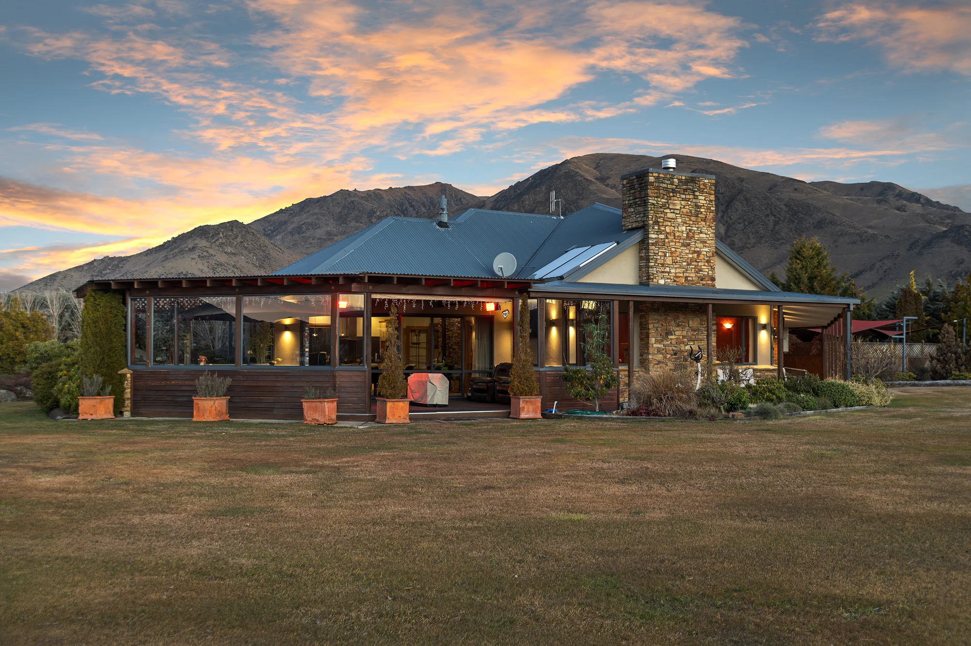Omarama  A quality home on commercial landholding