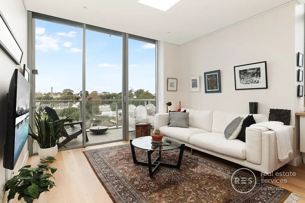 Stylish 2-Bedroom Apartment in Eden with Parking