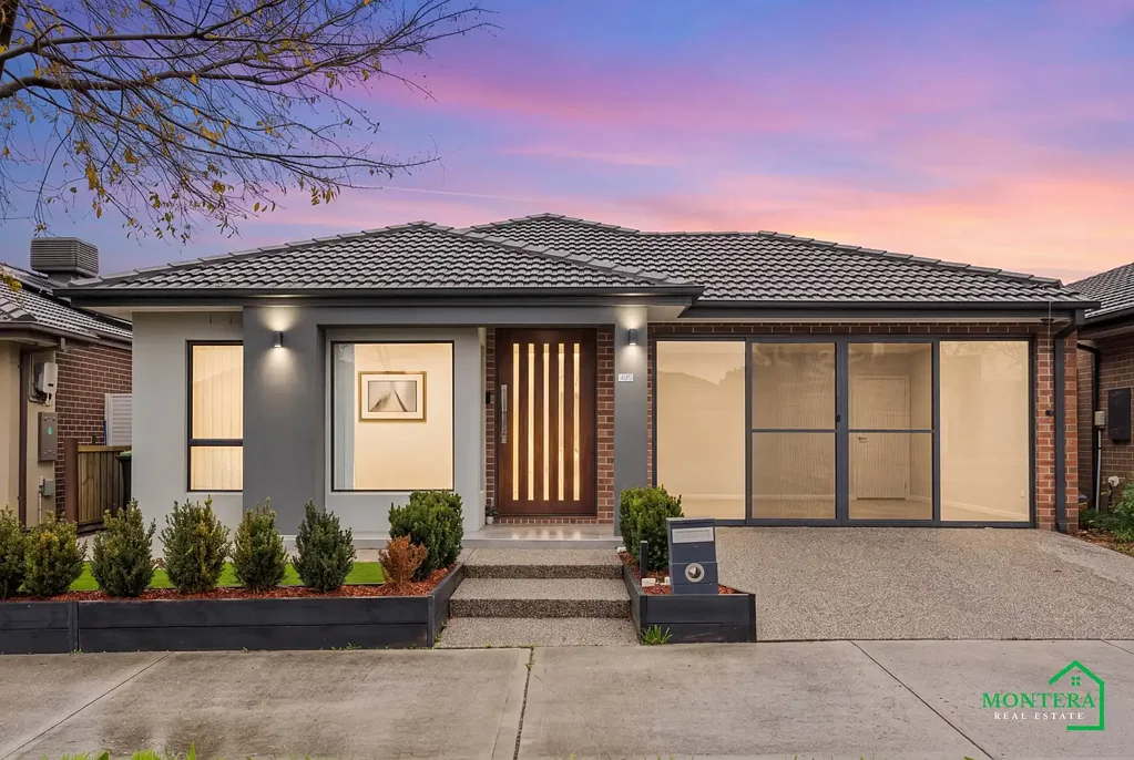 Mickleham 3Zimmer Stylish Comfort with Flexible Living in a Convenient Mickleham Location | Two Living Areas