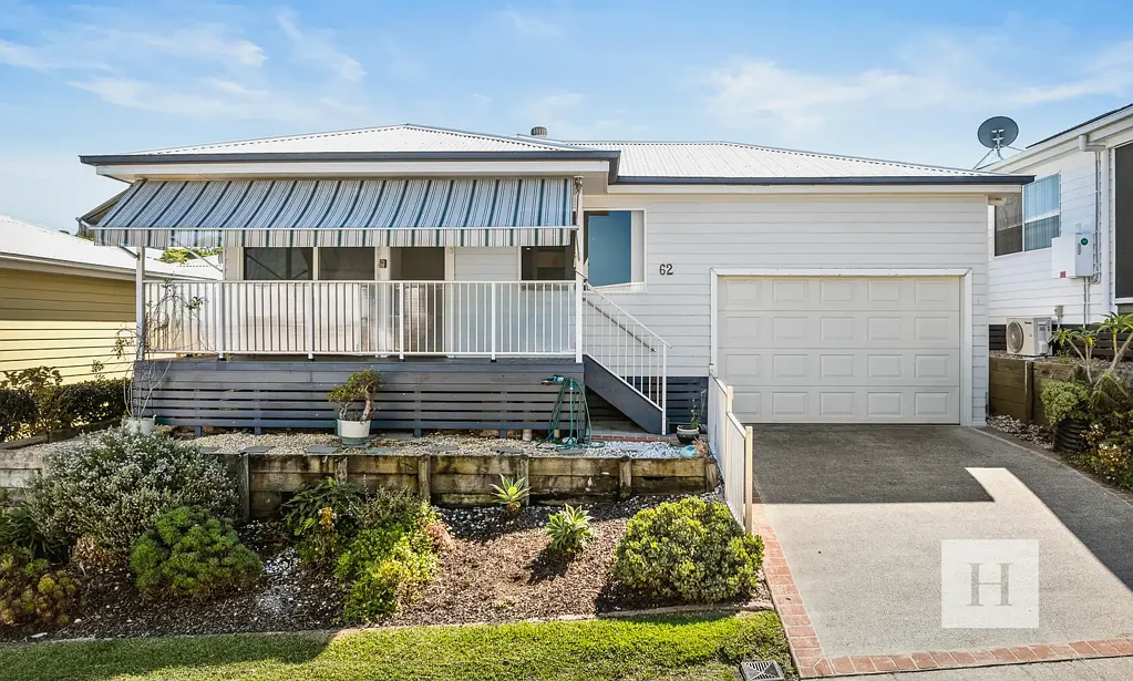 Lake Munmorah 3ห้องนอน Settle Into Comfort in This Charming Village Home