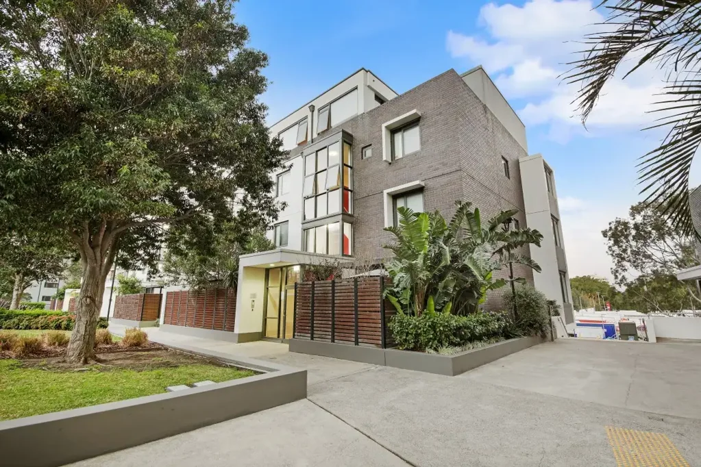 2 BEDROOM APARTMENT.