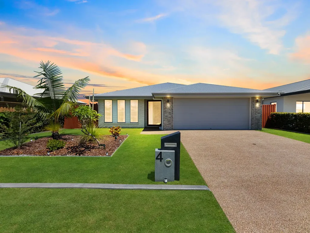 Point Vernon 4Moenga Relaxed Coastal Living in Premier Location