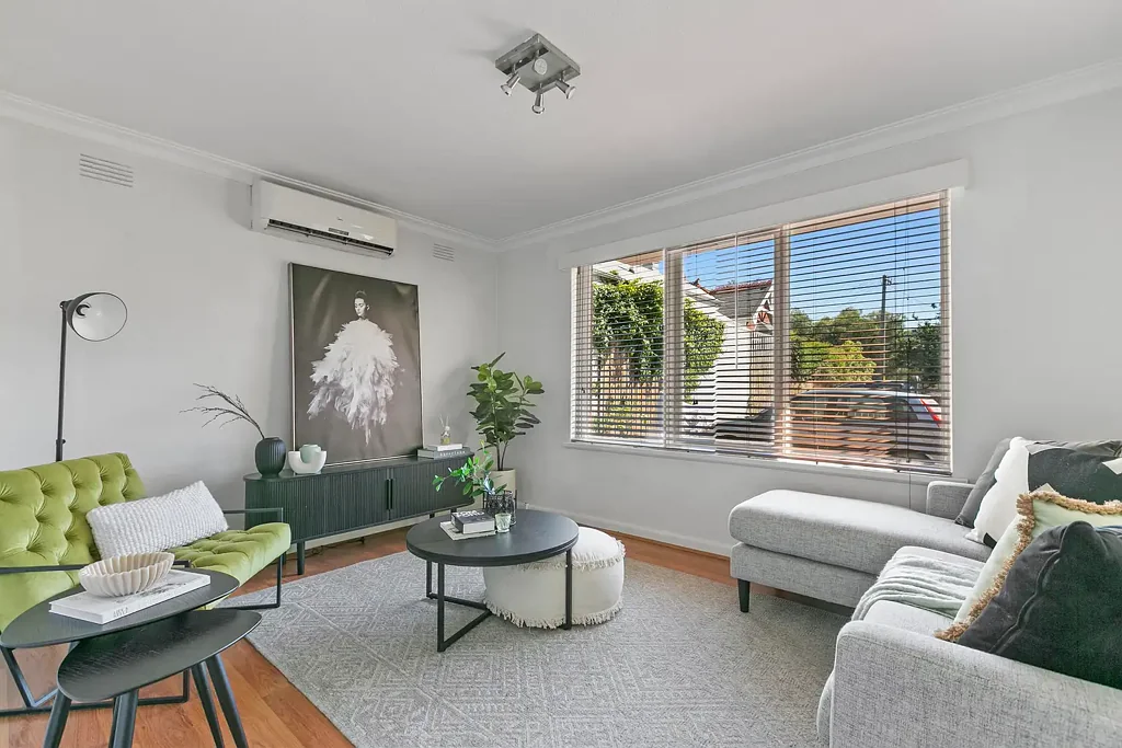 Fitzroy North 1房 采光充足起居区 煤气灶全尺寸储藏室 街道外停车位 便捷维护综合楼 邻近Queens Parade 有轨电车近 Rushall火车站便 Secure Investment, Prime Position!