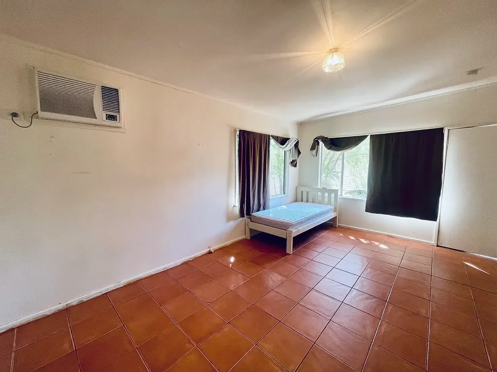 Perfect Bedsit for Contractor or Shift Worker - Comfortable & Convenient Living