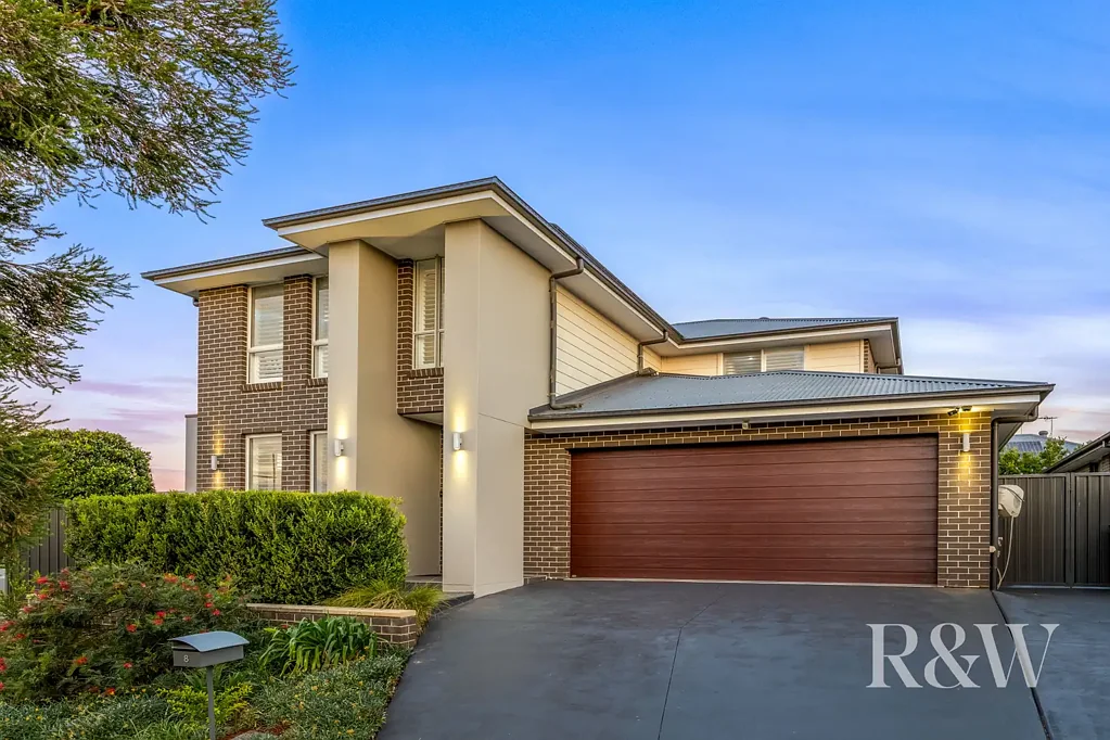 Leppington 5房 Leppington精设计住宅 528sqm大地 五卧带衣帽间 主卧带步入式衣帽间 现代厨房带岛台 双车位车库 家庭娱乐空间丰富 Large Modern Home in Prime Position!