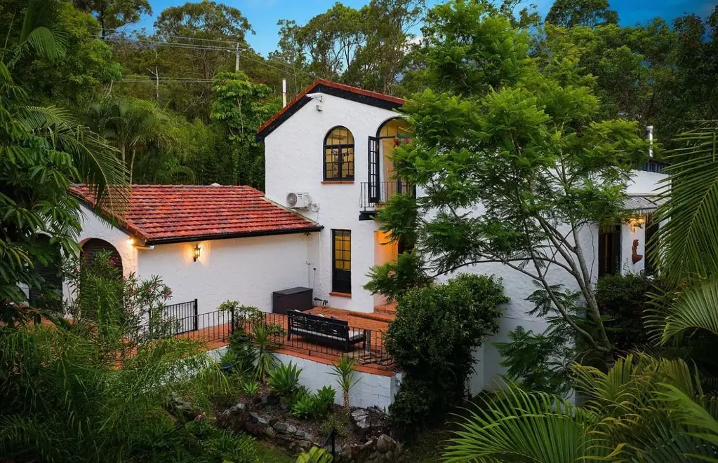 Elegant Family Home in Prime Ashmore Location