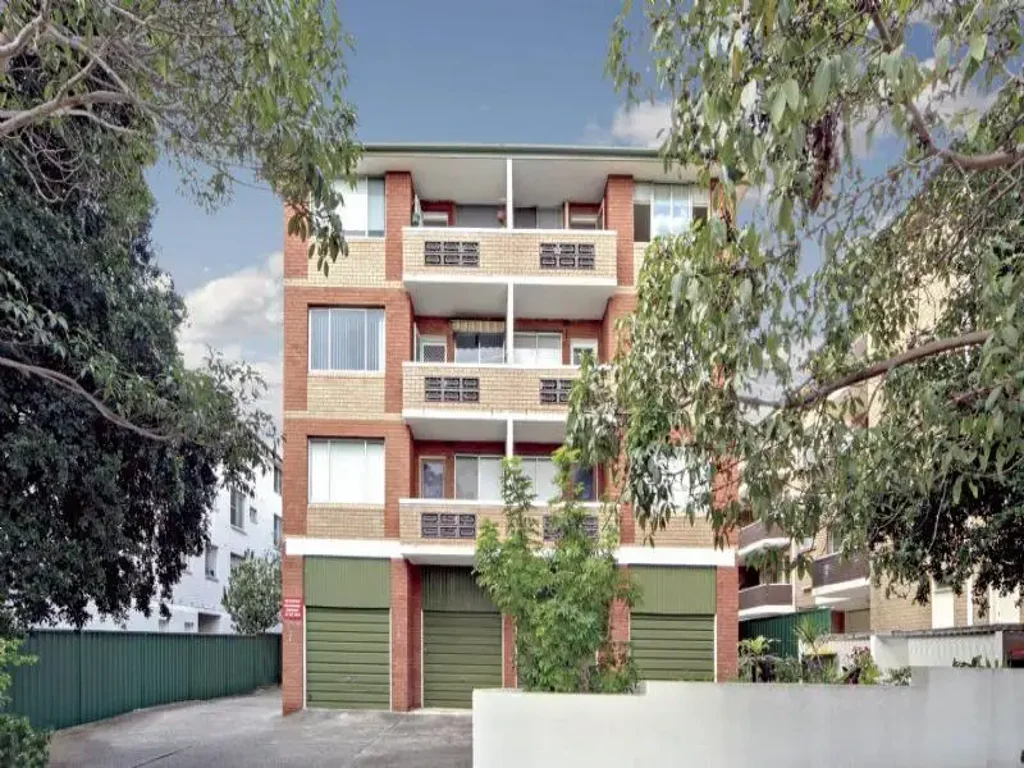 Spacious light filled apartment with Lock-up garage!