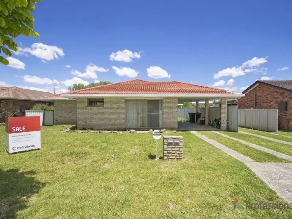 SPACIOUS UNIT IN BEN VENUE CATCHMENT.
