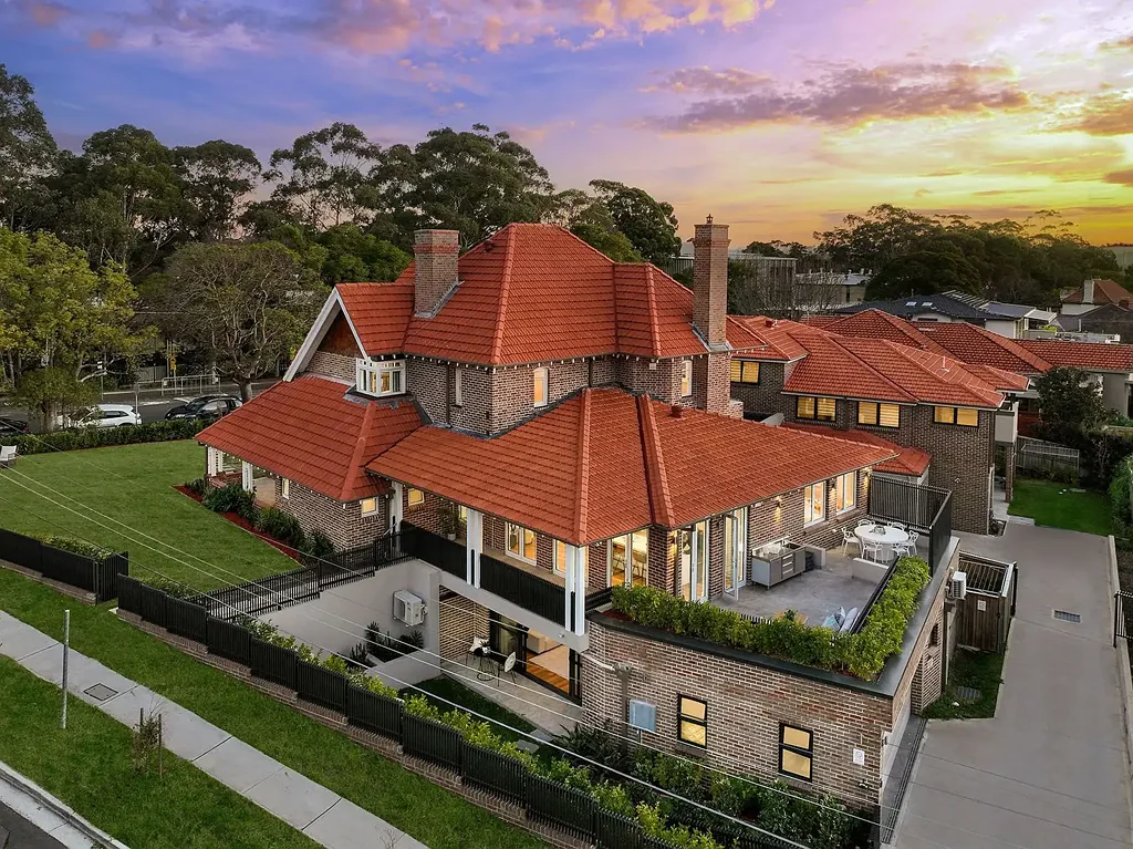 Chatswood 8غرفة نوم Reimagined Architectural Gem with Expansive Living Quarters