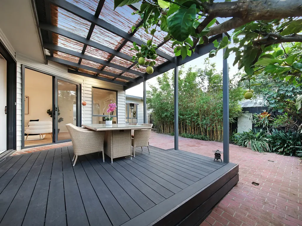 Bentleigh East 4部屋 Generous Spaces, Oversized Master, Family Appeal