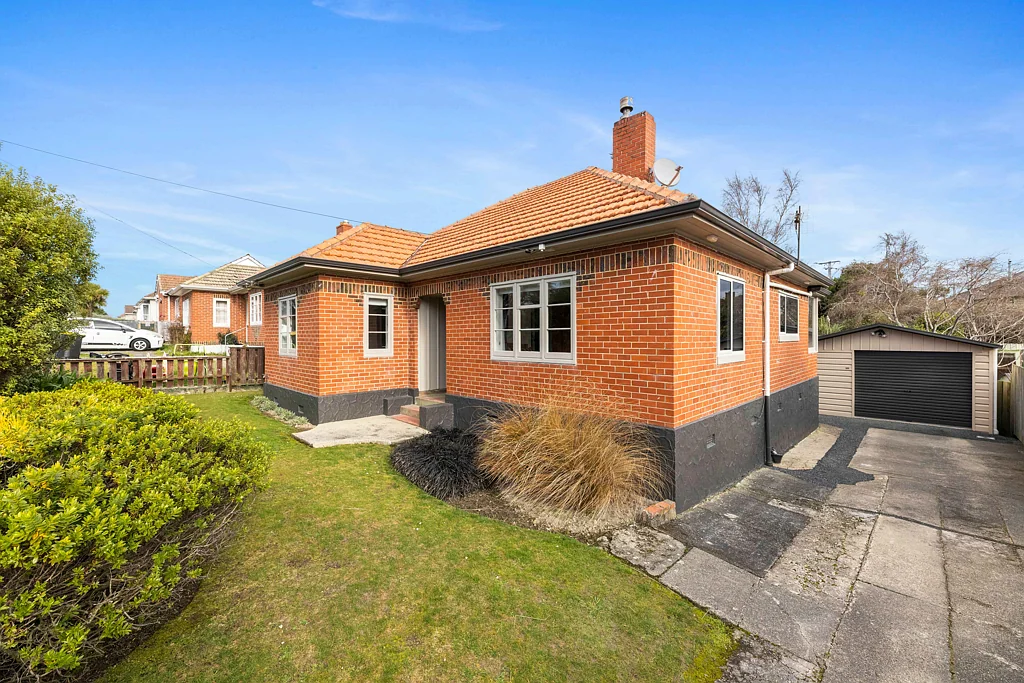 Liberton 2 Bedroom Well-presented brickie with a garage