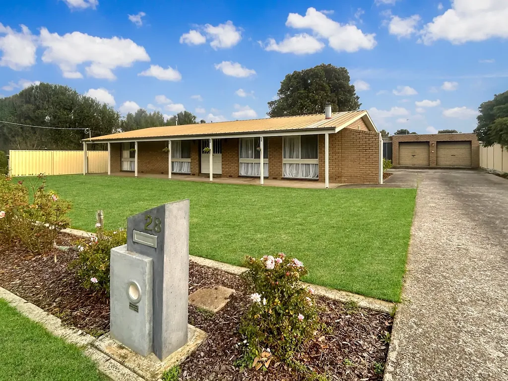 SPACIOUS THREE-BEDROOM