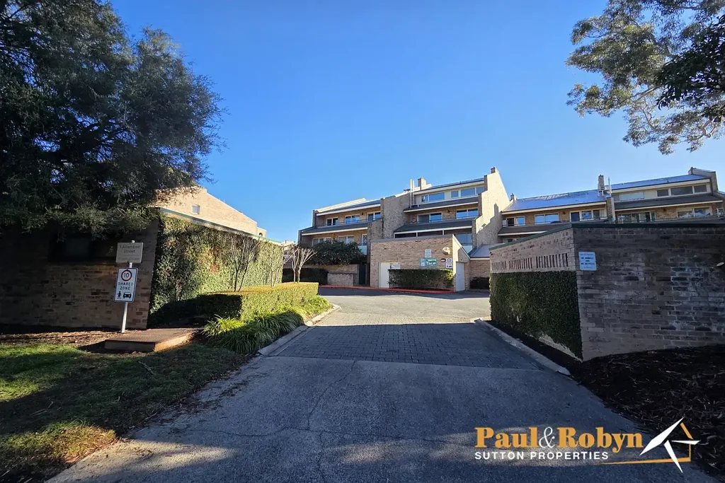 Beautifully Renovated 3-Bedroom Apartment in the Heart of Reid - Available for Immediate Occupancy