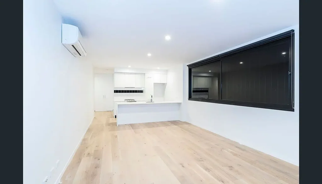 Spacious homely & furnished 2 bedrooms, 2 bathrooms and 1 carpark