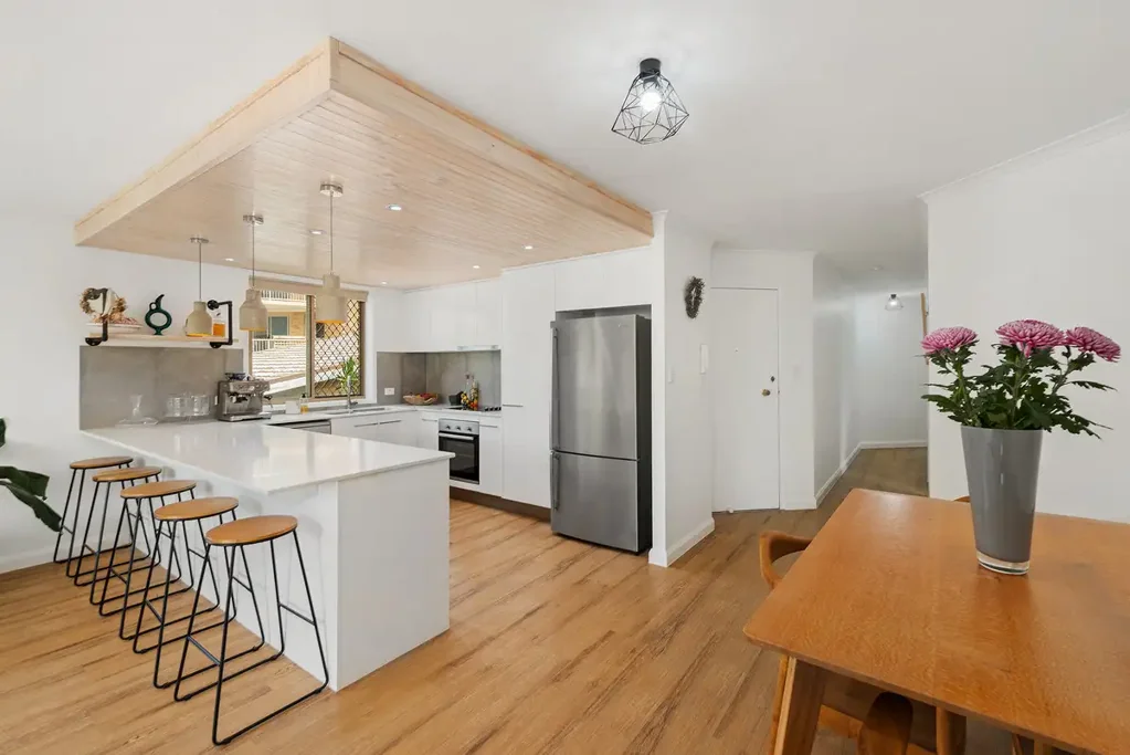 Prime Burleigh Heads Living - Beach, Cafes & Lifestyle at Your Doorstep