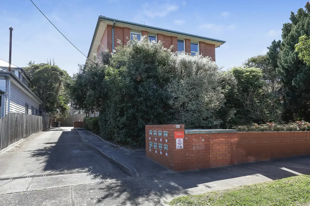 RENOVATED TOP-FLOOR OASIS – WALK TO THE STATION!