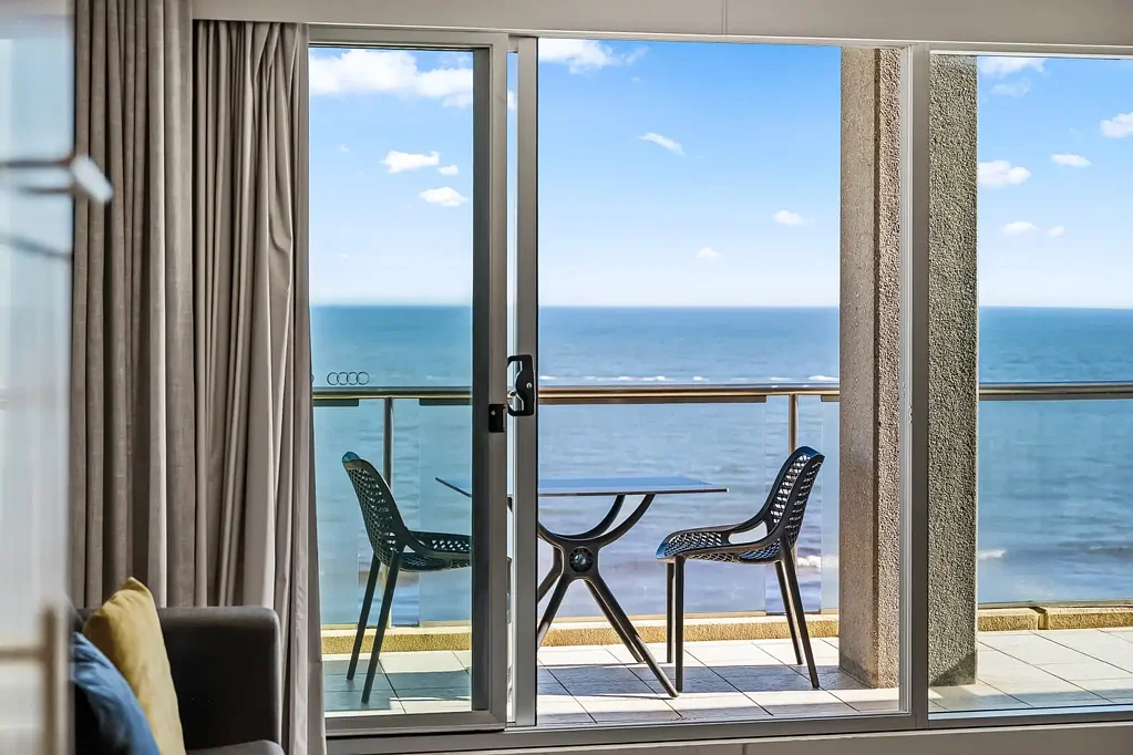 Glenelg 1બેડરૂમ Coastal Elegance with Breathtaking Beachfront Views
