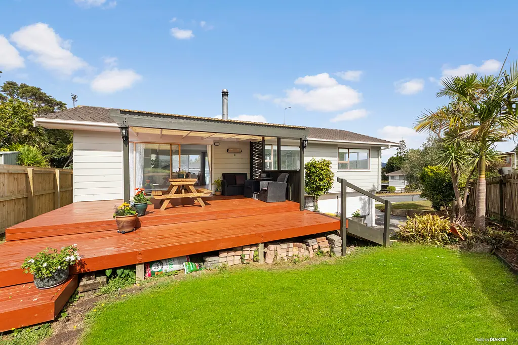 6 Waari Avenue, Sunnyvale, Waitakere City, Auckland