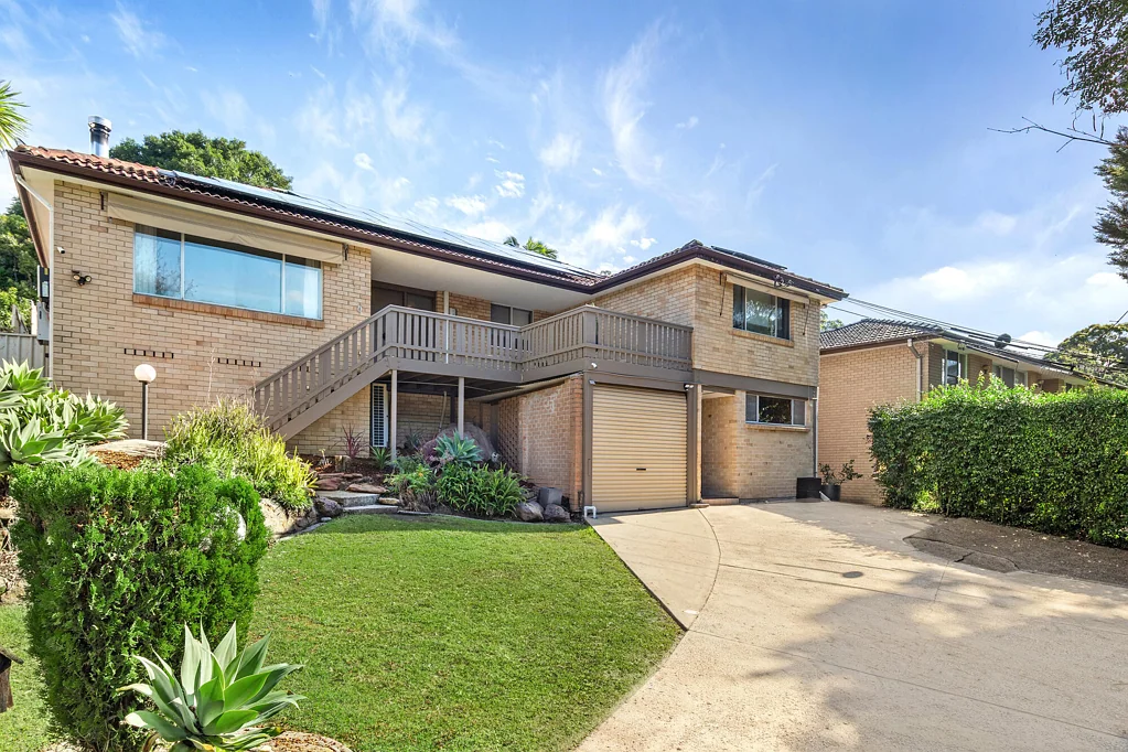 Turramurra 5બેડરૂમ A pool, outdoor entertainment, and self-contained retreat shape this exceptional family home